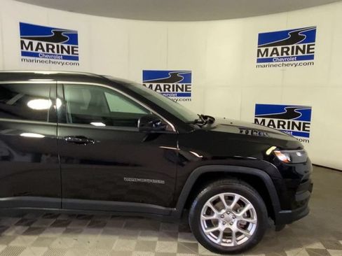Used 2022 Jeep Compass Latitude AWD/4WD image 3