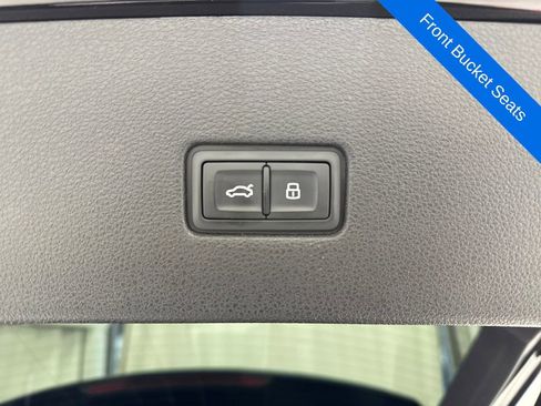 Used 2025 Audi Q8 Premium Plus image 14