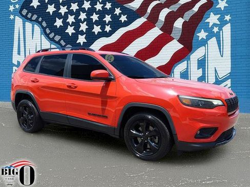 Used 2021 Jeep Cherokee Latitude Plus FWD image 1