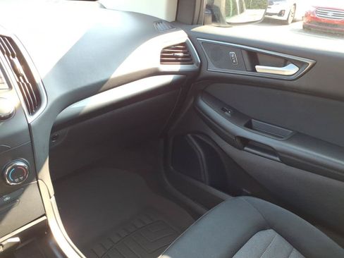 Used 2019 Ford Edge SE FWD image 21