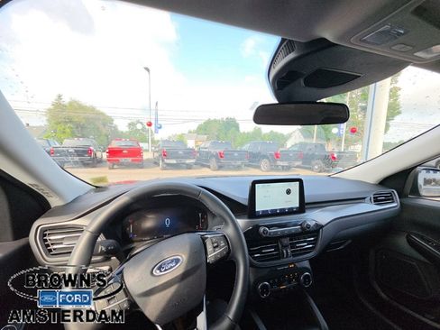 Used 2024 Ford Escape Active AWD/4WD image 2