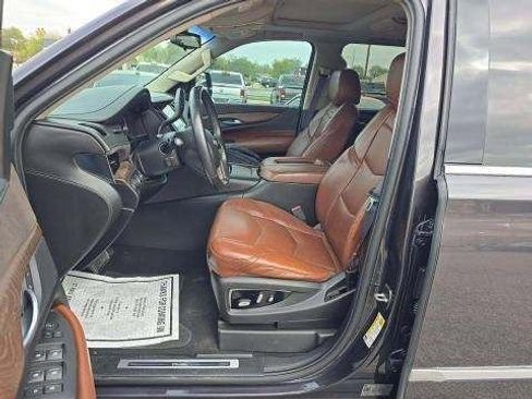 Used 2017 Cadillac Escalade Premium Luxury image 4