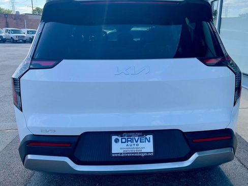 Used 2024 Kia EV9 Wind image 38