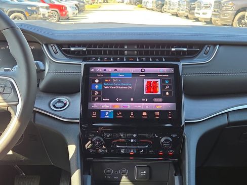 New 2025 Jeep Grand Cherokee L Limited w/ Black Appearance Package image 19