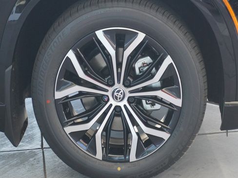 New 2026 Toyota Crown Signia AWD/4WD image 5