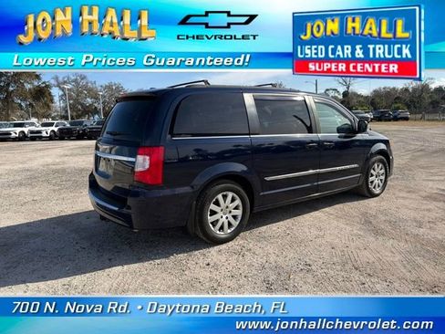 Used 2014 Chrysler Town & Country Touring image 13