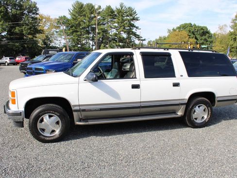 Used 1999 GMC Suburban 4WD w/ Marketing Opt Pkg 3 image 17