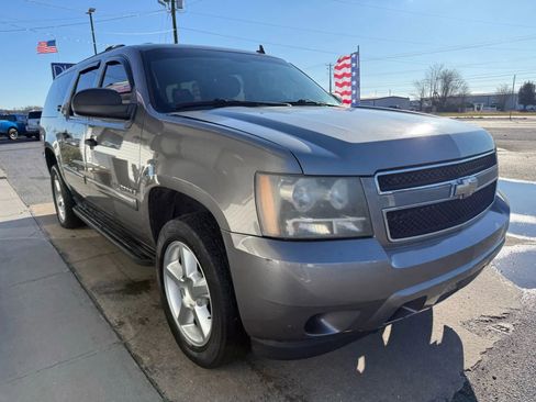 Used 2008 Chevrolet Suburban LS w/ Convenience Package 1 image 3