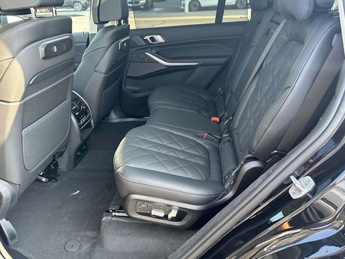 New 2026 BMW X7 xDrive40i w/ Premium Package AWD/4WD image 8