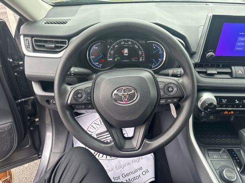 Certified 2025 Toyota RAV4 LE AWD/4WD image 17
