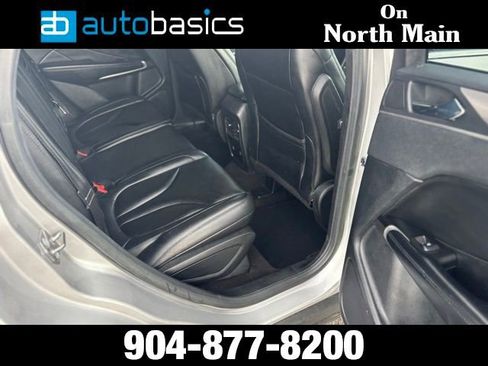 Used 2019 Lincoln MKC Premiere FWD image 12