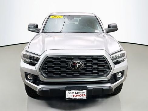 Used 2022 Toyota Tacoma TRD Off-Road image 2