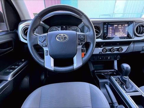 Used 2017 Toyota Tacoma SR5 w/ Tow Package image 6