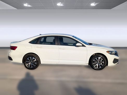 Used 2024 Volkswagen Jetta S image 8