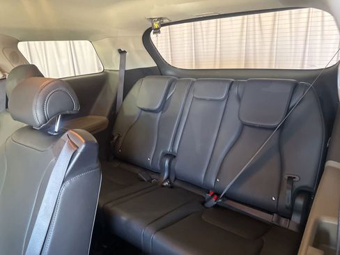 Used 2026 Kia Carnival LXS FWD image 18
