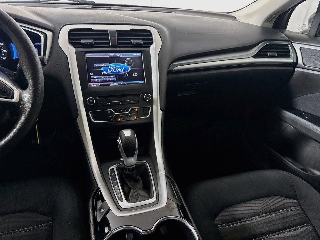 Used 2016 Ford Fusion SE FWD image 26