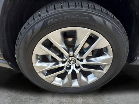 Used 2019 Toyota RAV4 Limited image 9