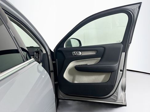 Used 2023 Volvo XC40 B5 Plus w/ Protection Package Premier image 34