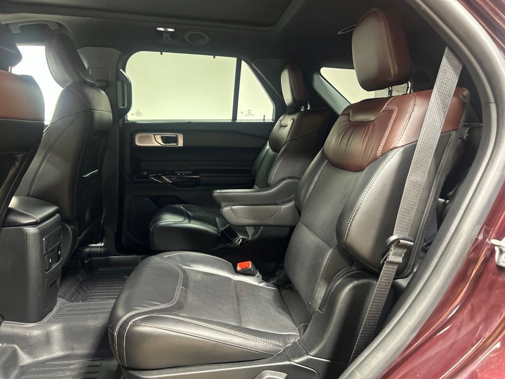 Used 2022 Ford Explorer Platinum w/ Equipment Group 601A AWD/4WD image 23