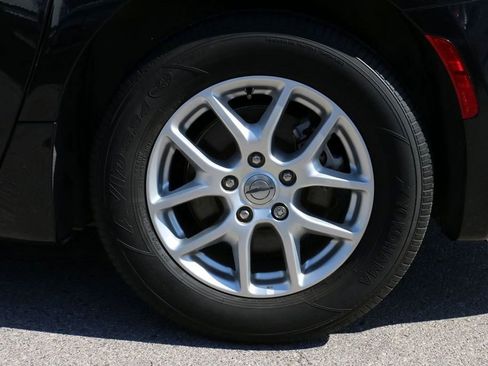 Used 2023 Chrysler Pacifica Touring-L FWD image 9