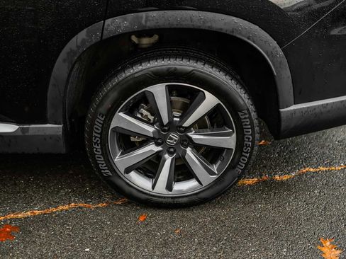 Used 2025 Honda Pilot Touring image 13