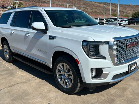 Used 2022 GMC Yukon XL Denali AWD/4WD image 7