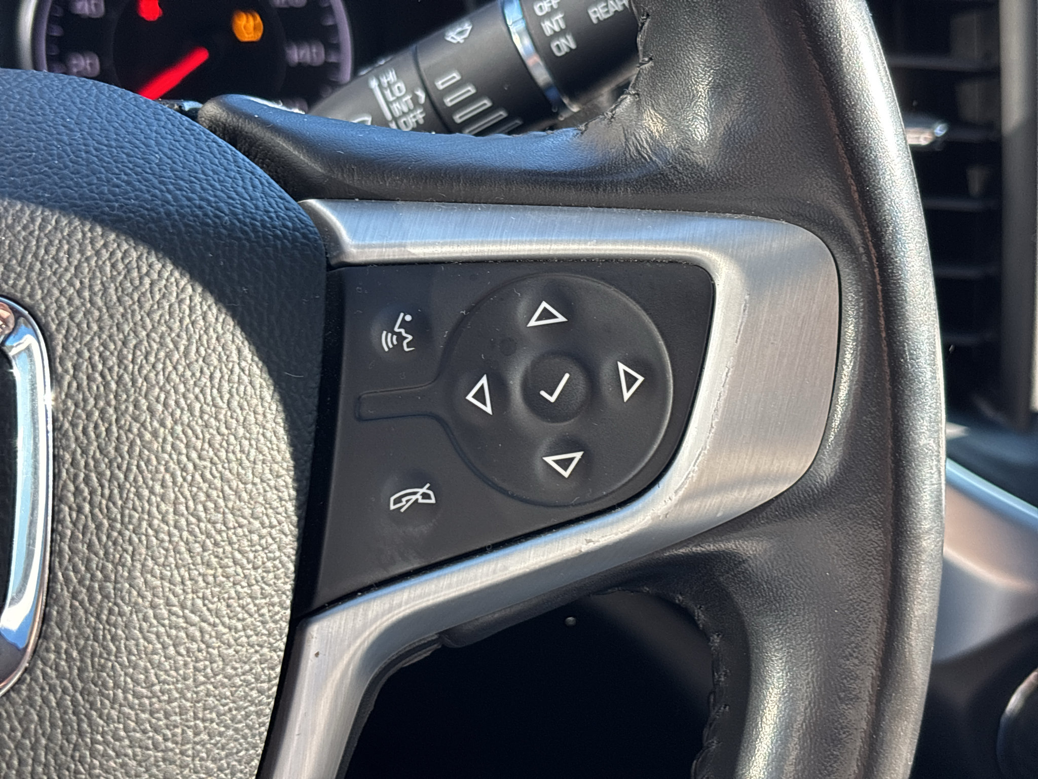 Used 2018 GMC Acadia SLT FWD image 19
