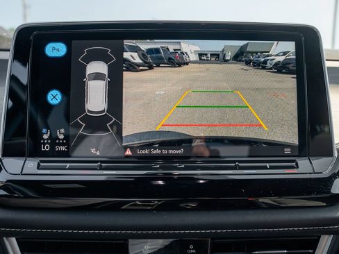 Used 2024 Volkswagen Atlas Cross Sport SE FWD image 35