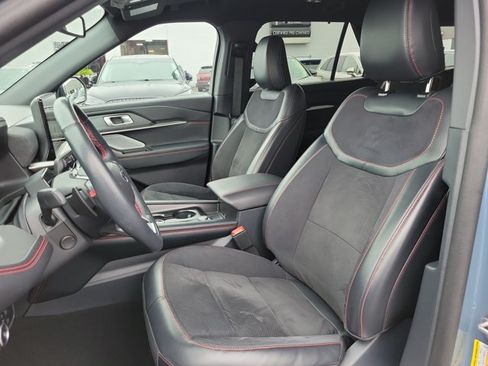 Used 2025 Ford Explorer ST AWD/4WD image 5
