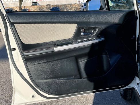 Used 2017 Subaru Crosstrek 2.0i Premium w/ Moonroof Package image 22