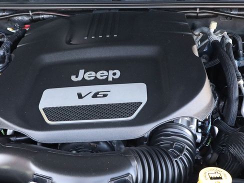Used 2016 Jeep Wrangler Unlimited Sahara w/ Connectivity Group AWD/4WD image 20