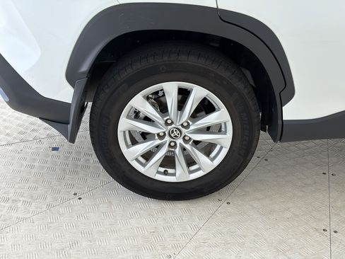 Used 2024 Toyota Corolla Cross LE FWD image 13