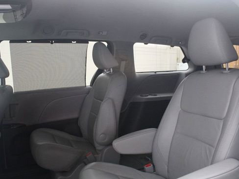 Used 2017 Toyota Sienna XLE w/ XLE Navigation Package AWD/4WD image 8