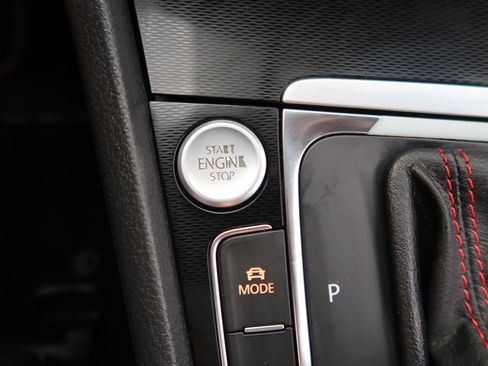 Used 2015 Volkswagen GTI SE FWD image 20