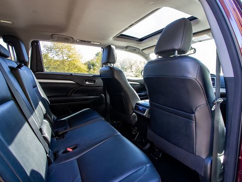 Used 2015 Toyota Highlander XLE image 23