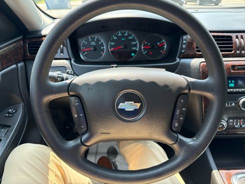 Used 2015 Chevrolet Impala LT w/ LT Sunroof Package FWD image 19