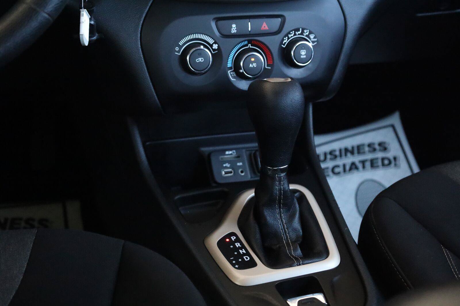 Used 2014 Jeep Cherokee Sport FWD image 39