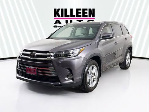 Used 2017 Toyota Highlander Limited image 3