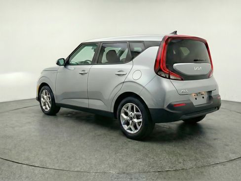 Used 2025 Kia Soul LX w/ LX Technology Package FWD image 6