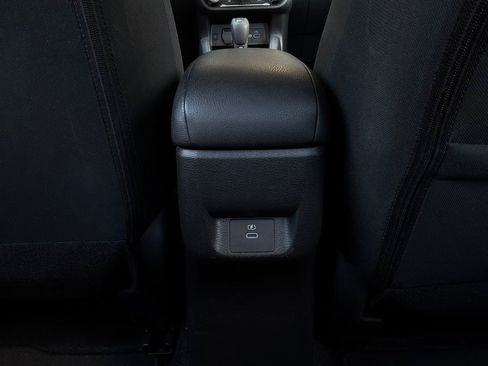 Used 2025 Nissan Versa SV FWD image 12