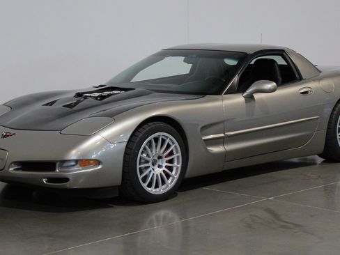 Used 1999 Chevrolet Corvette Coupe w/ Lighting Pkg RWD image 20