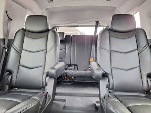Used 2020 Cadillac Escalade Premium Luxury RWD image 28