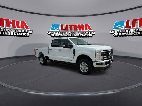 Used 2025 Ford F250 XLT w/ FX4 Off-Road Package AWD/4WD image 2