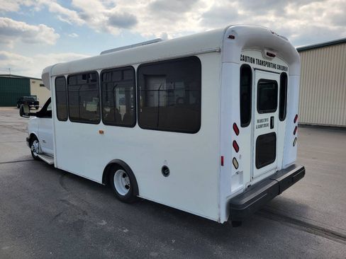 Used 2015 Chevrolet Express 4500 w/ Shuttle Bus Package RWD image 8