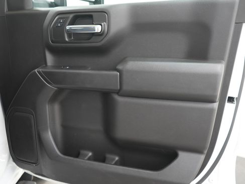 Used 2020 Chevrolet Silverado 1500 Custom w/ Custom Max Trailering Package AWD/4WD image 9