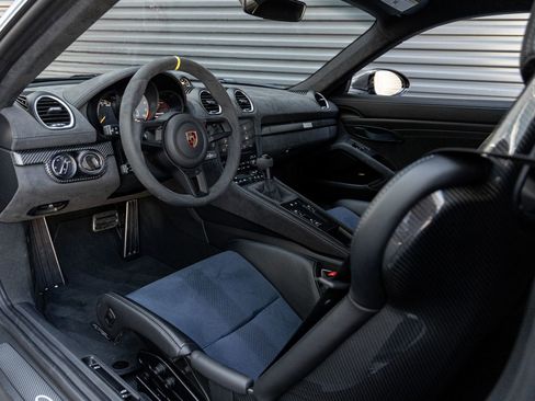 Certified 2025 Porsche 718 Cayman GT4 RS RWD image 4