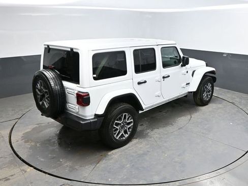 Used 2025 Jeep Wrangler Sahara image 45