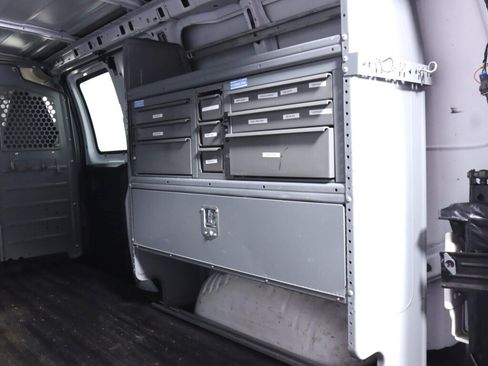 Used 2017 GMC Savana 2500 RWD image 27
