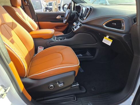 New 2026 Chrysler Pacifica Pinnacle w/ Trailer Tow Group image 6