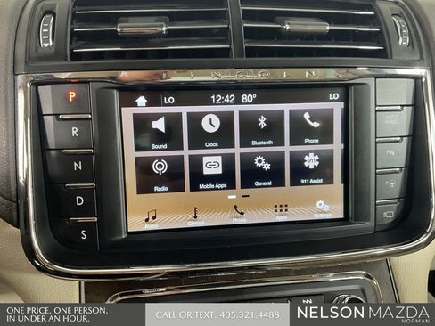 Used 2017 Lincoln Continental Select w/ Technology Package FWD image 33